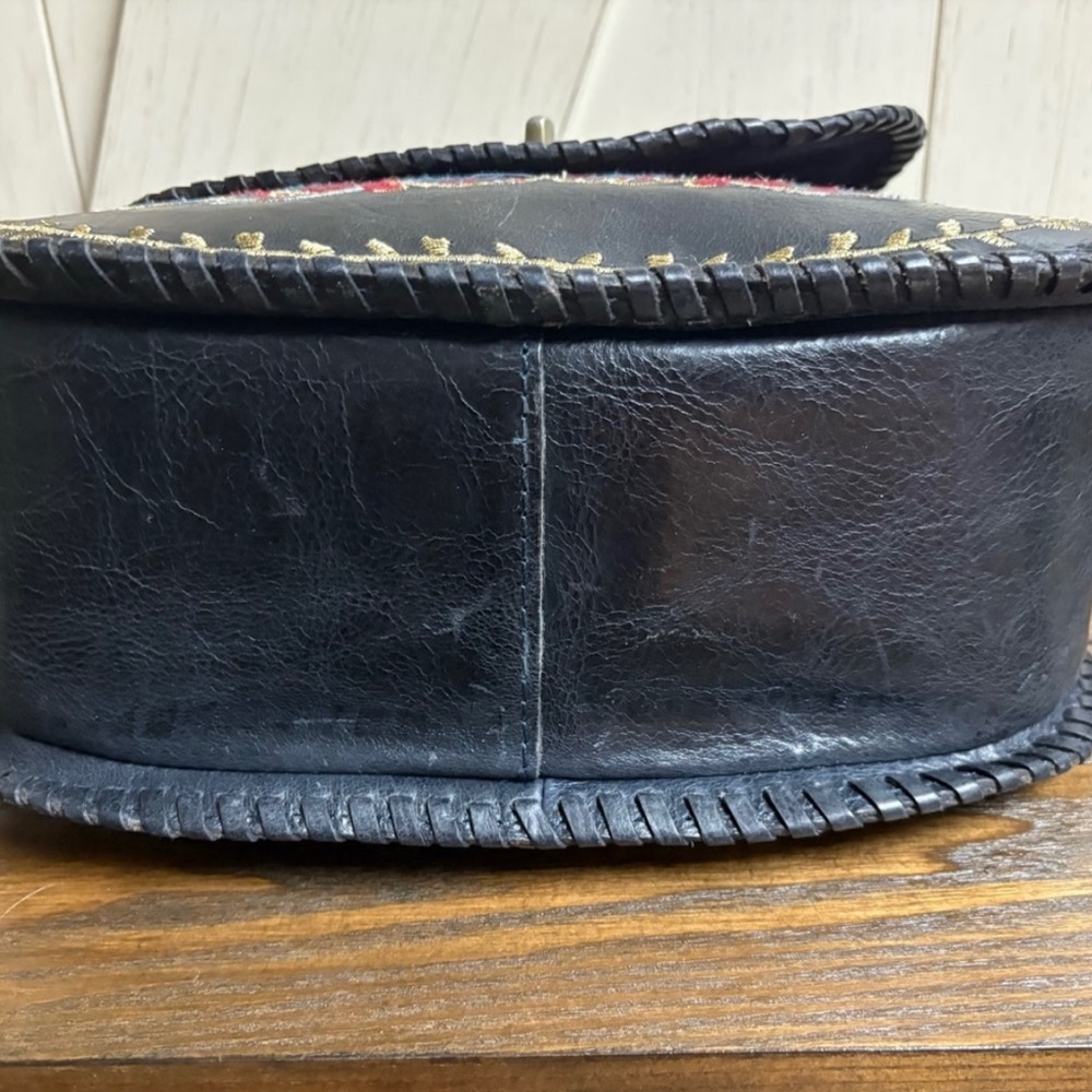 Patricia Nash Arezzo Crossbody EUC - Picture 3 of 6